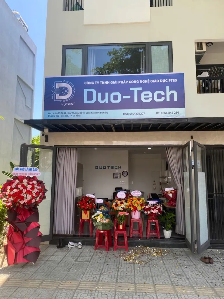 DUO TECH team working